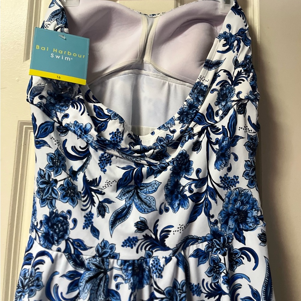 **New**With Tags ~ Bal Harbour ~ Women’s ~ Swimsuit ~ Size 16 ~ XL ~ With Straps - Picture 9 of 16
